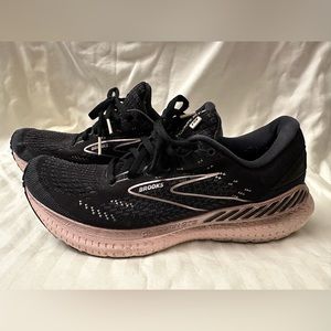 Women’s Brooke running shoes